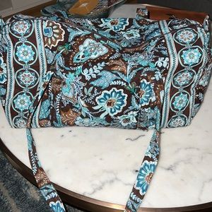 Vera Bradley weekend travel bag. 17 x 9 1/2 x 9 1/2